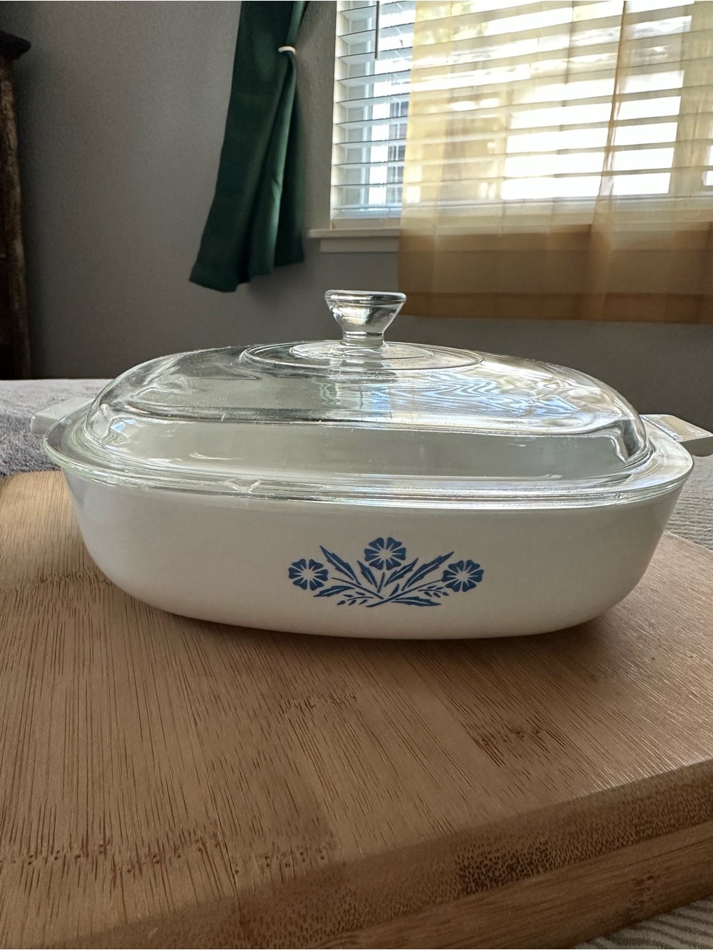 Vintage 9 inch Corning Ware baking dish with lid